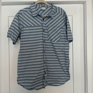 Columbia Men's Large Button Up Short Sleeve Shirt Regular Fit Blue Gray Stripe.